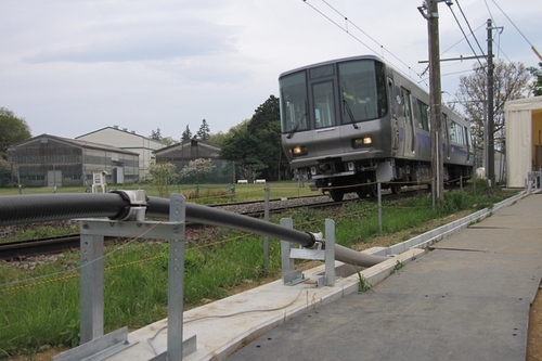 Train_Using_Superconducting_Cable.jpg