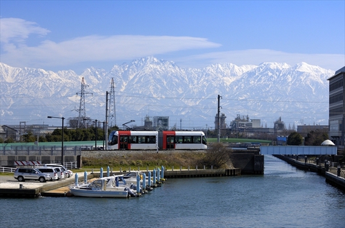 写真：立山とポートラム