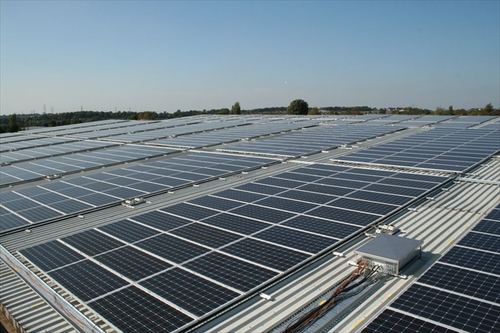 写真：rooftop solar panels
