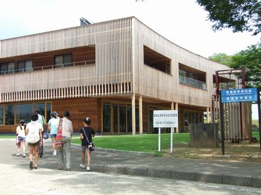 JFS/Children Visit Tohoku University's Ecollab. -- Learning Future Technologies through Environmental Study